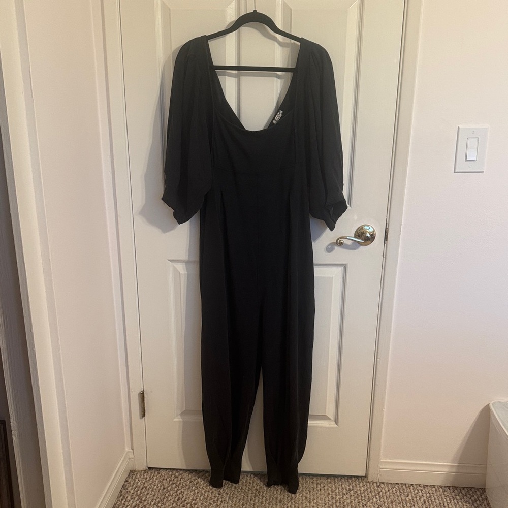 Adorable oversized Free People black jumper size medium-large.  EUC.